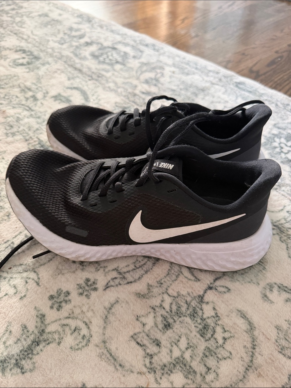 Nike sneakers black